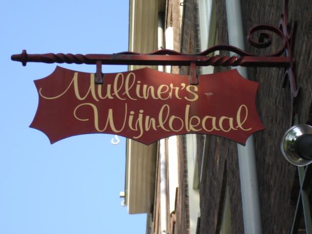 Uithangbord Mulliner's Wijnlokaal